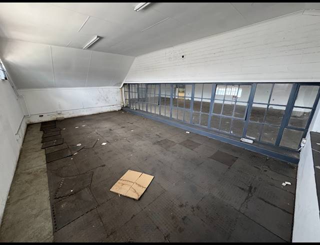 1,399M² WAREHOUSE TO LET IN INDUSTRIA WEST